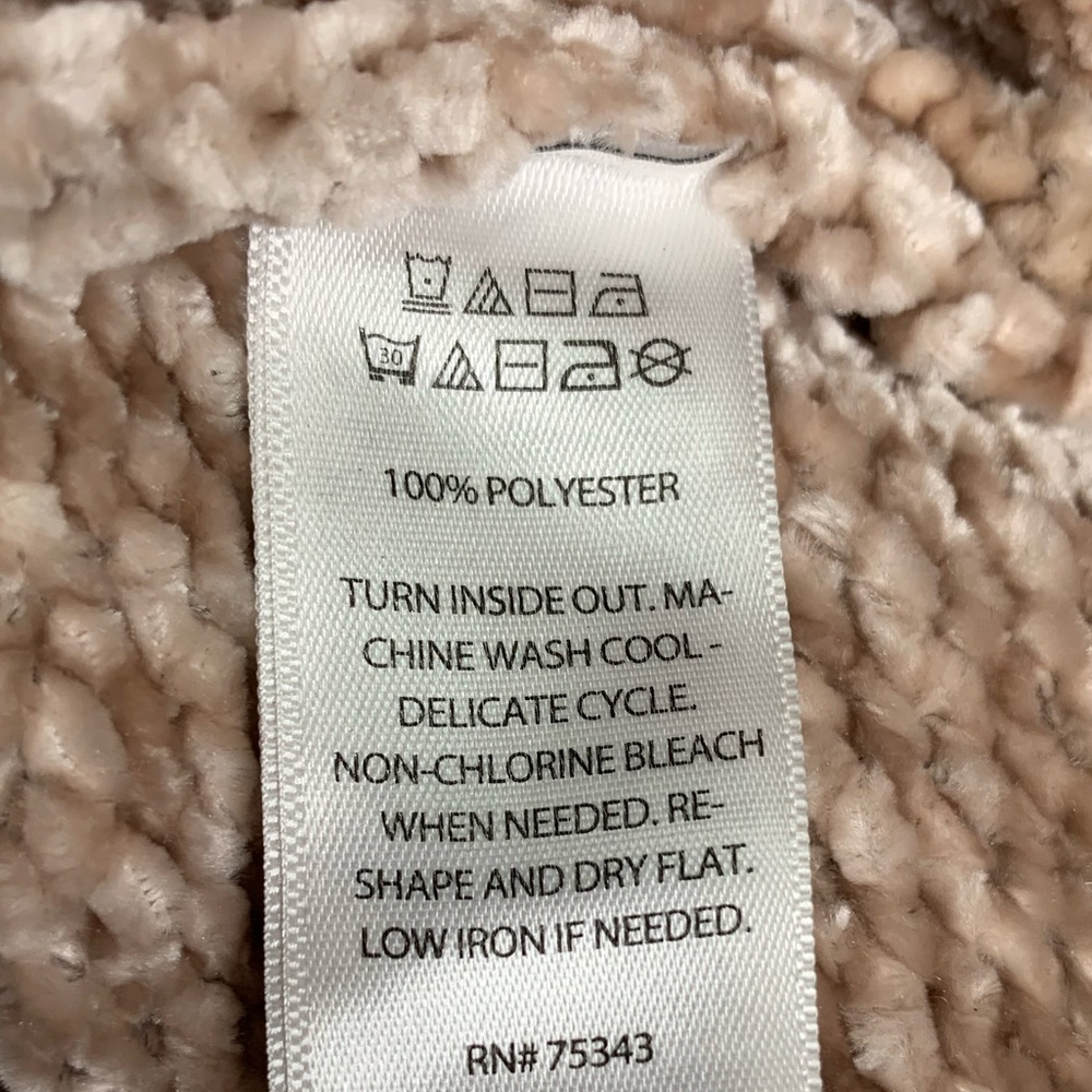 3/$20 Cynthia Rowley Crew Neck Sweater Plush Knit - Picture 8 of 13